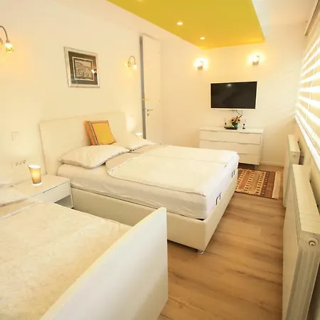 Luxury Riverside Villa *
